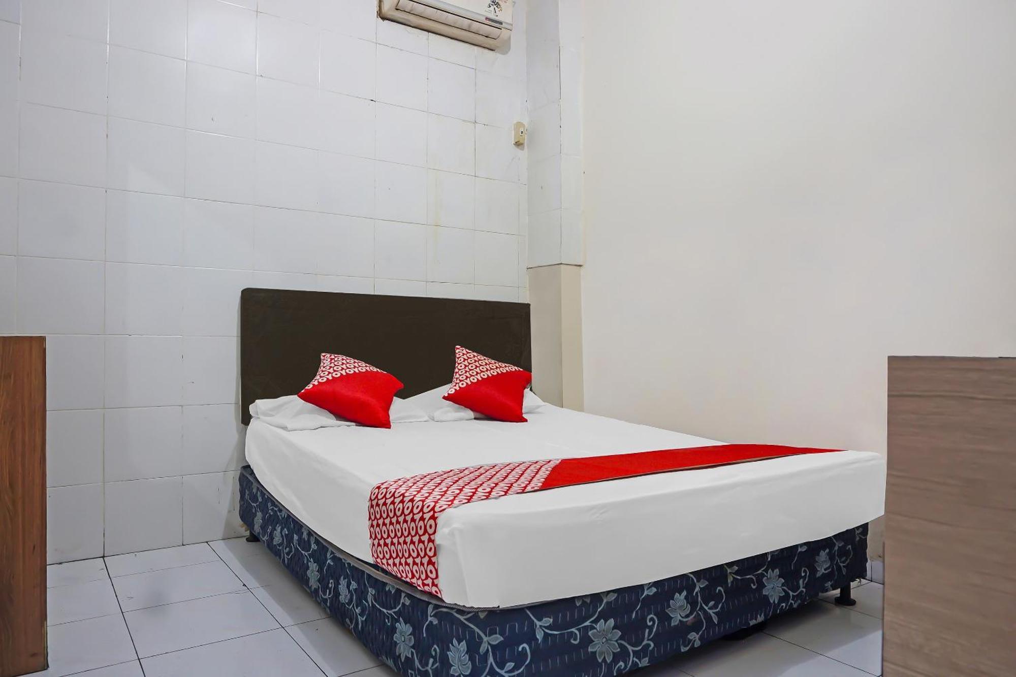 Oyo 1935 Hotel Diamond Inn Makassar Exterior photo