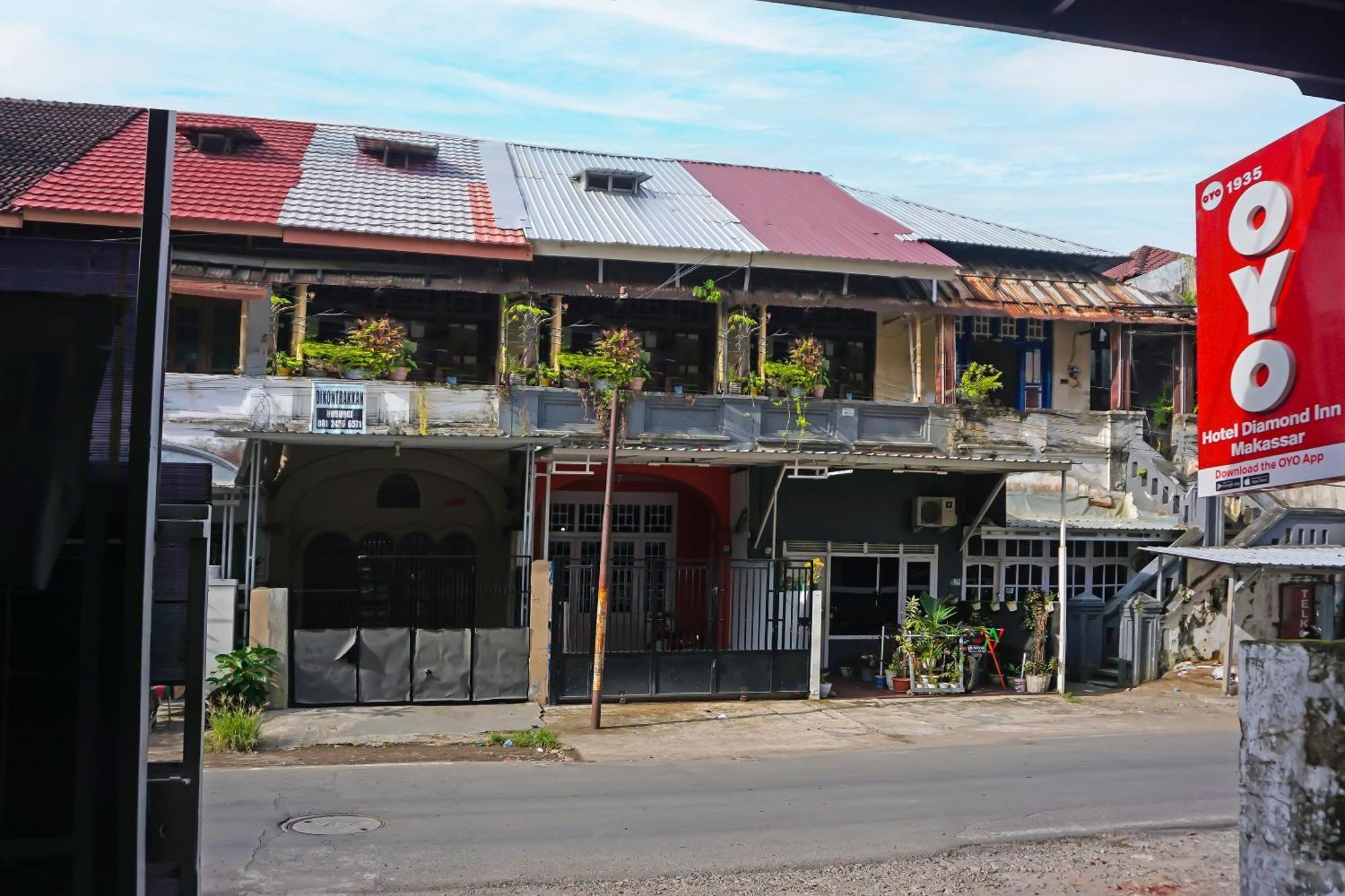 Oyo 1935 Hotel Diamond Inn Makassar Exterior photo